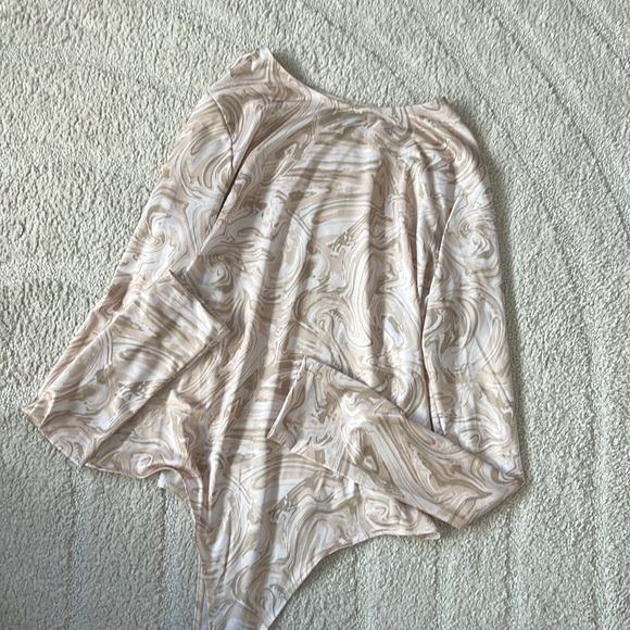 ASOS DESIGN marble print bodysuit in beige - Picture 2 of 2